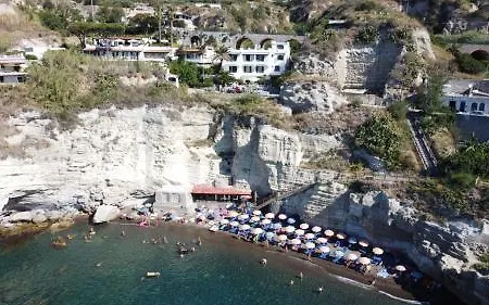 Готель Bina Sea 2*